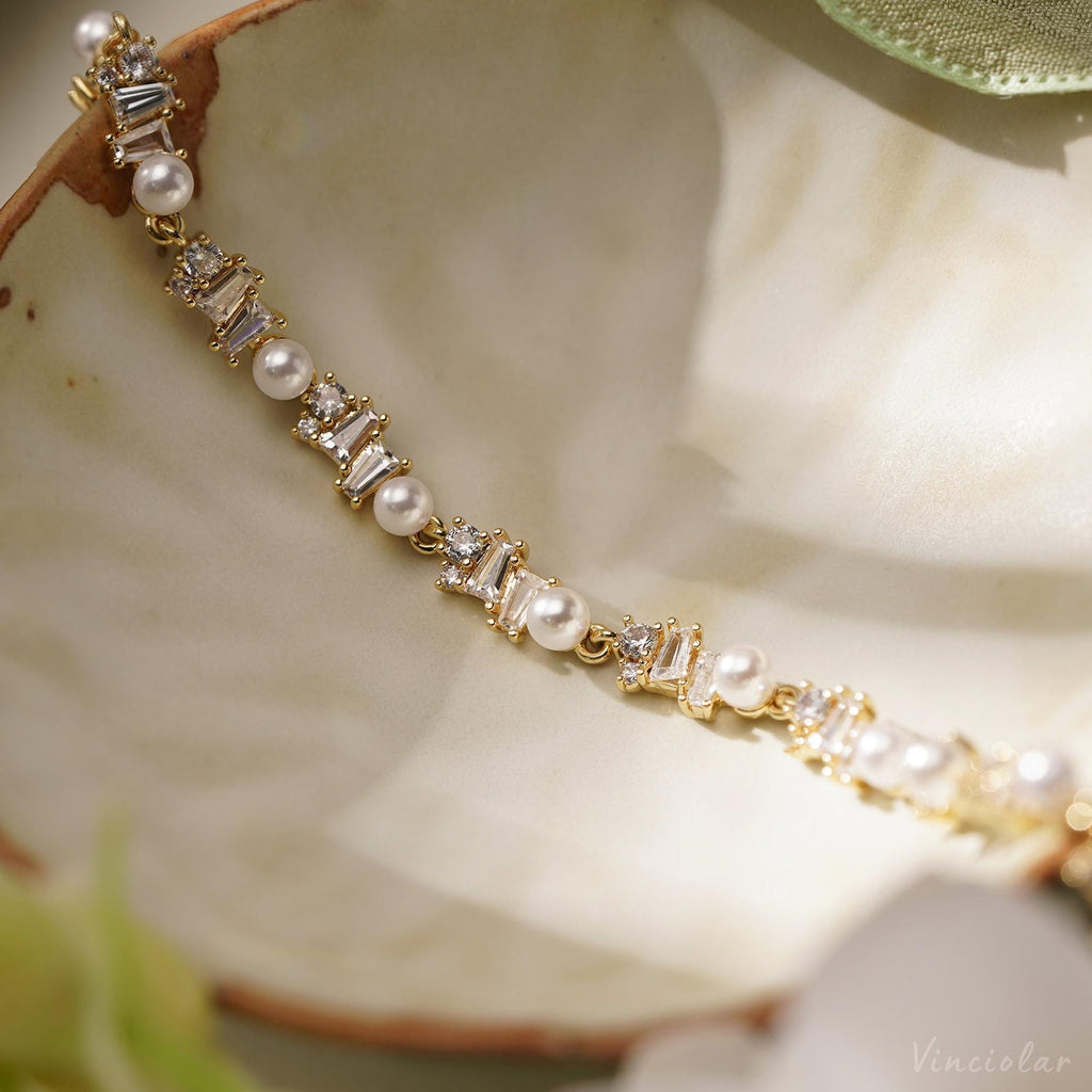 Minimalist Pearl Bracelet with Diamond, Dainty Crystal Pearl Bracelet, Gold Bracelet for Women, Bridal Bracelet, Bridesmaid Gift for Her