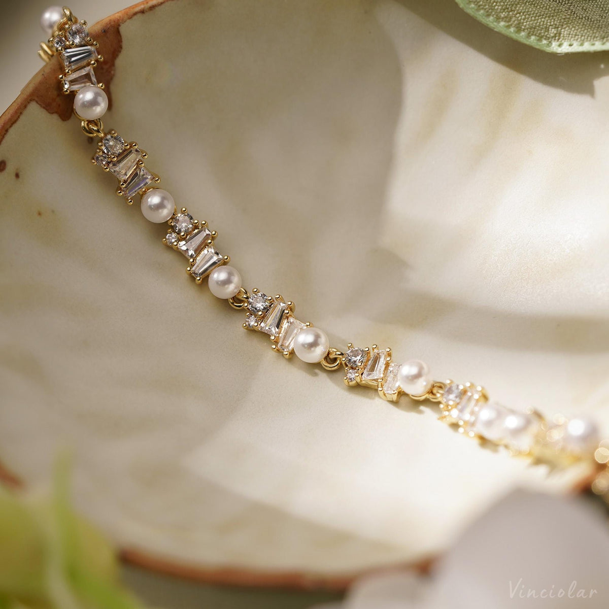 Minimalist Pearl Bracelet with Diamond, Dainty Crystal Pearl Bracelet, Gold Bracelet for Women, Bridal Bracelet, Bridesmaid Gift for Her