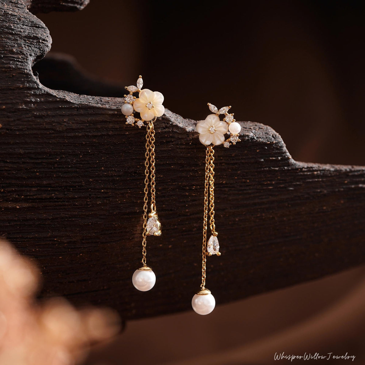 Minimalist Mother of Pearl Flower Earrings, Dangle Bridal Earrings, Pearl Drop Dangle Earrings, Wedding Jewelry, Bridesmaid Gift for Her