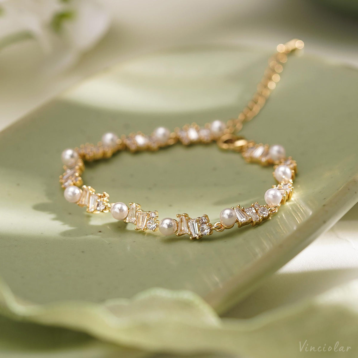 Minimalist Pearl Bracelet with Diamond, Dainty Crystal Pearl Bracelet, Gold Bracelet for Women, Bridal Bracelet, Bridesmaid Gift for Her