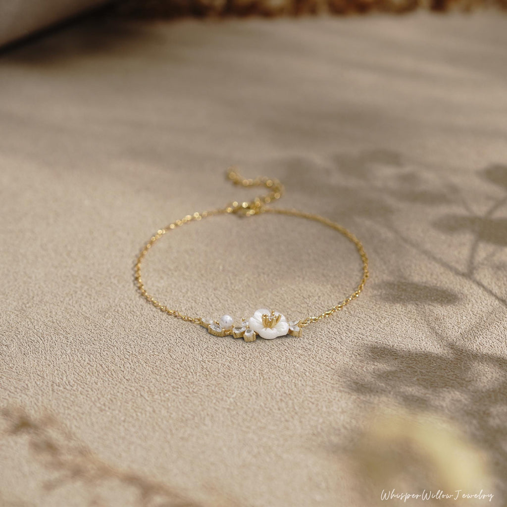 Minimalist Mother of Pearl Flower Bracelet, Diamond Leaf Bracelet, Dainty Bracelet, Bridal Jewelry, Wedding Gifts, Bridesmaid Gifts for Her