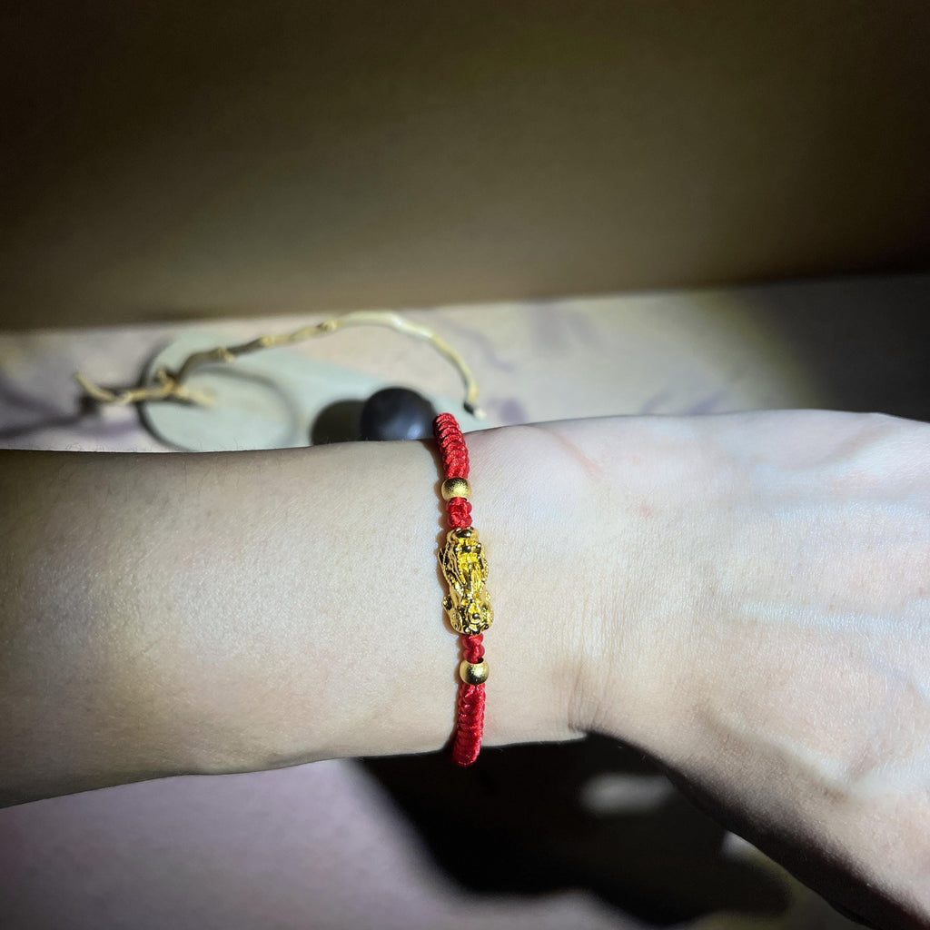 Pixiu Red String Bracelet for Abundance | 2026 Zodiac Talisman for Tiger, Dog, Goat | Waterproof & Non-Tarnish