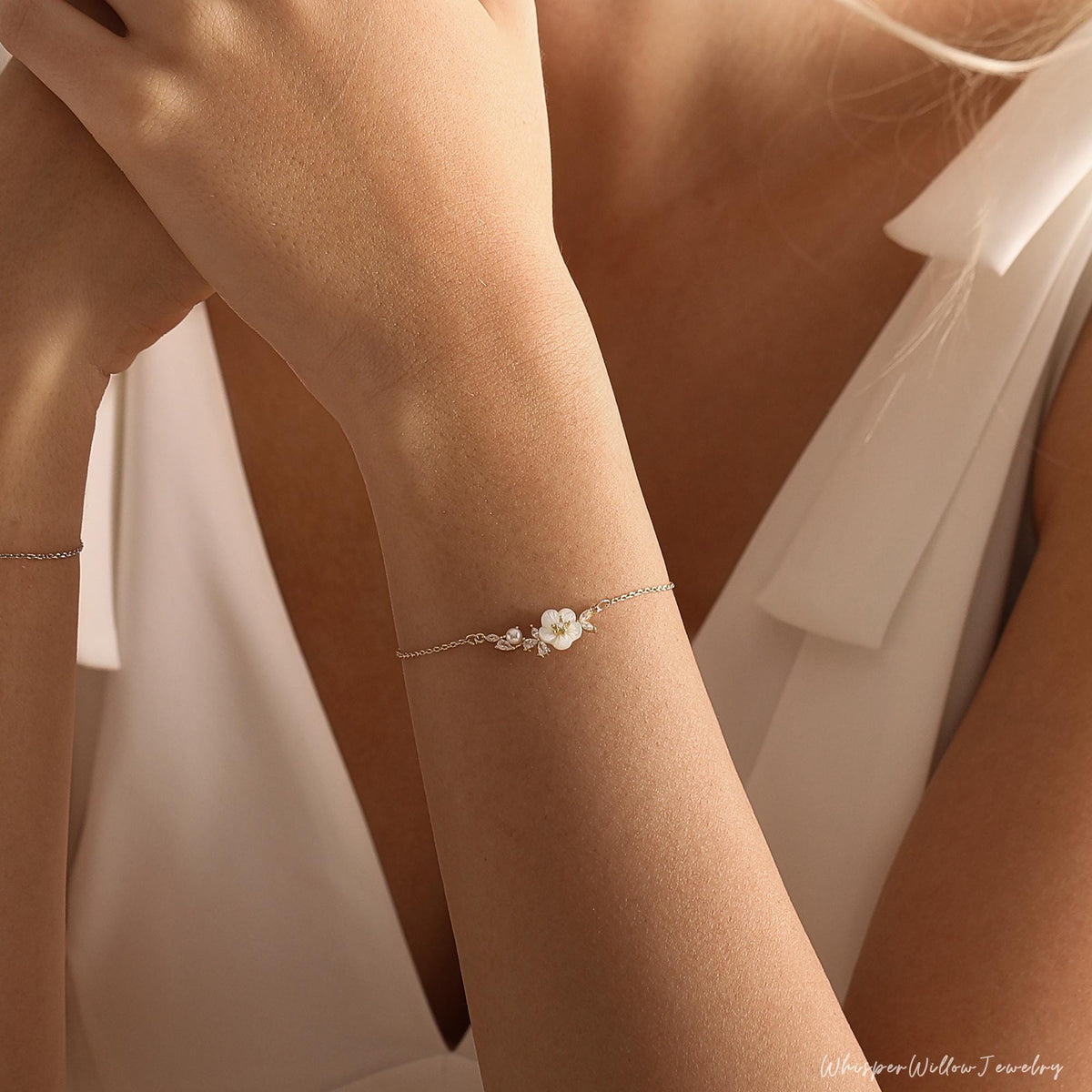Minimalist Mother of Pearl Flower Bracelet, Diamond Leaf Bracelet, Dainty Bracelet, Bridal Jewelry, Wedding Gifts, Bridesmaid Gifts for Her