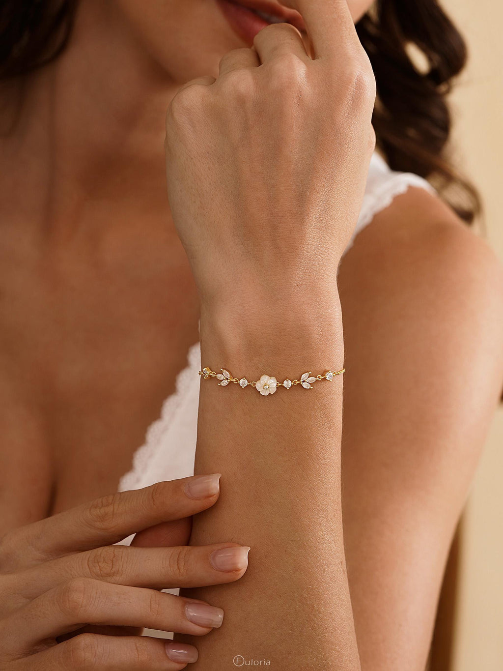 Dainty Flower Diamond Bracelet, Mother of Pearl Floral Bracelet, Crystal Leaf Bracelet, Wedding Bracelet, Bridesmaid Gifts, Birthday Gifts