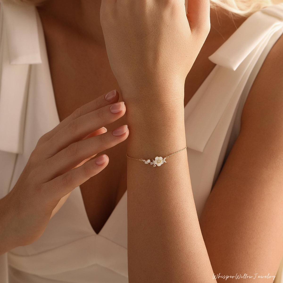 Minimalist Mother of Pearl Flower Bracelet, Diamond Leaf Bracelet, Dainty Bracelet, Bridal Jewelry, Wedding Gifts, Bridesmaid Gifts for Her