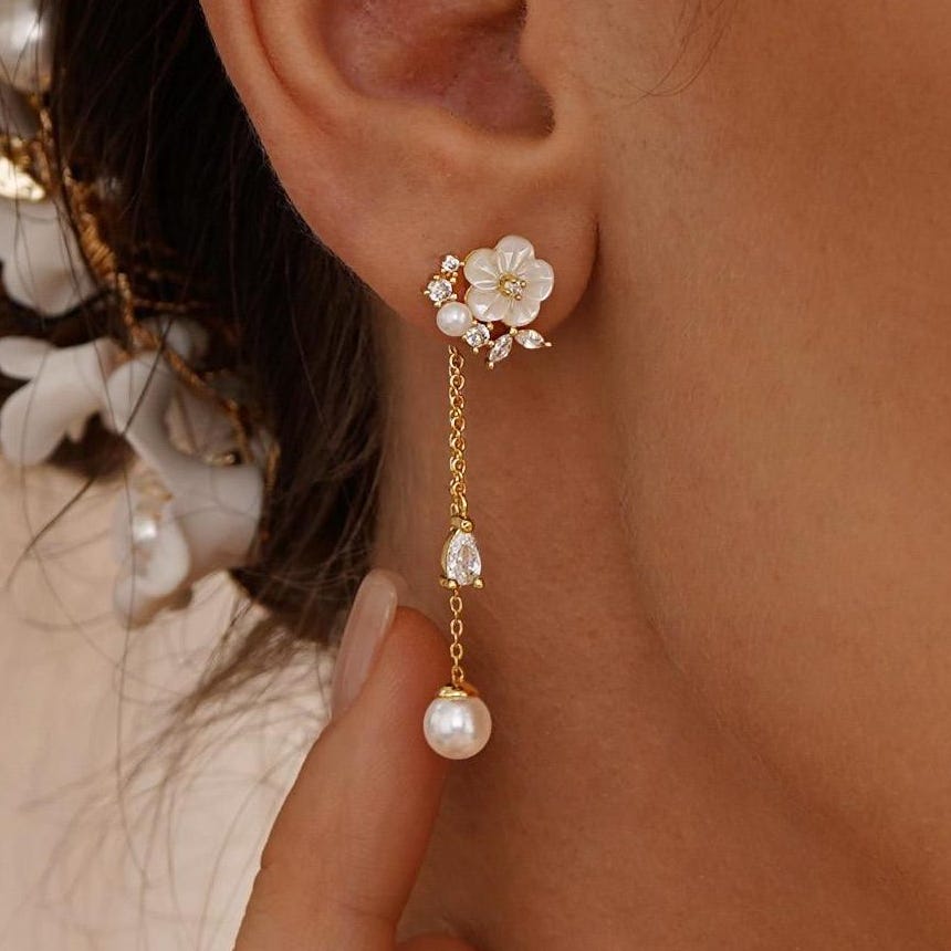 Minimalist Mother of Pearl Flower Earrings, Dangle Bridal Earrings, Pearl Drop Dangle Earrings, Wedding Jewelry, Bridesmaid Gift for Her