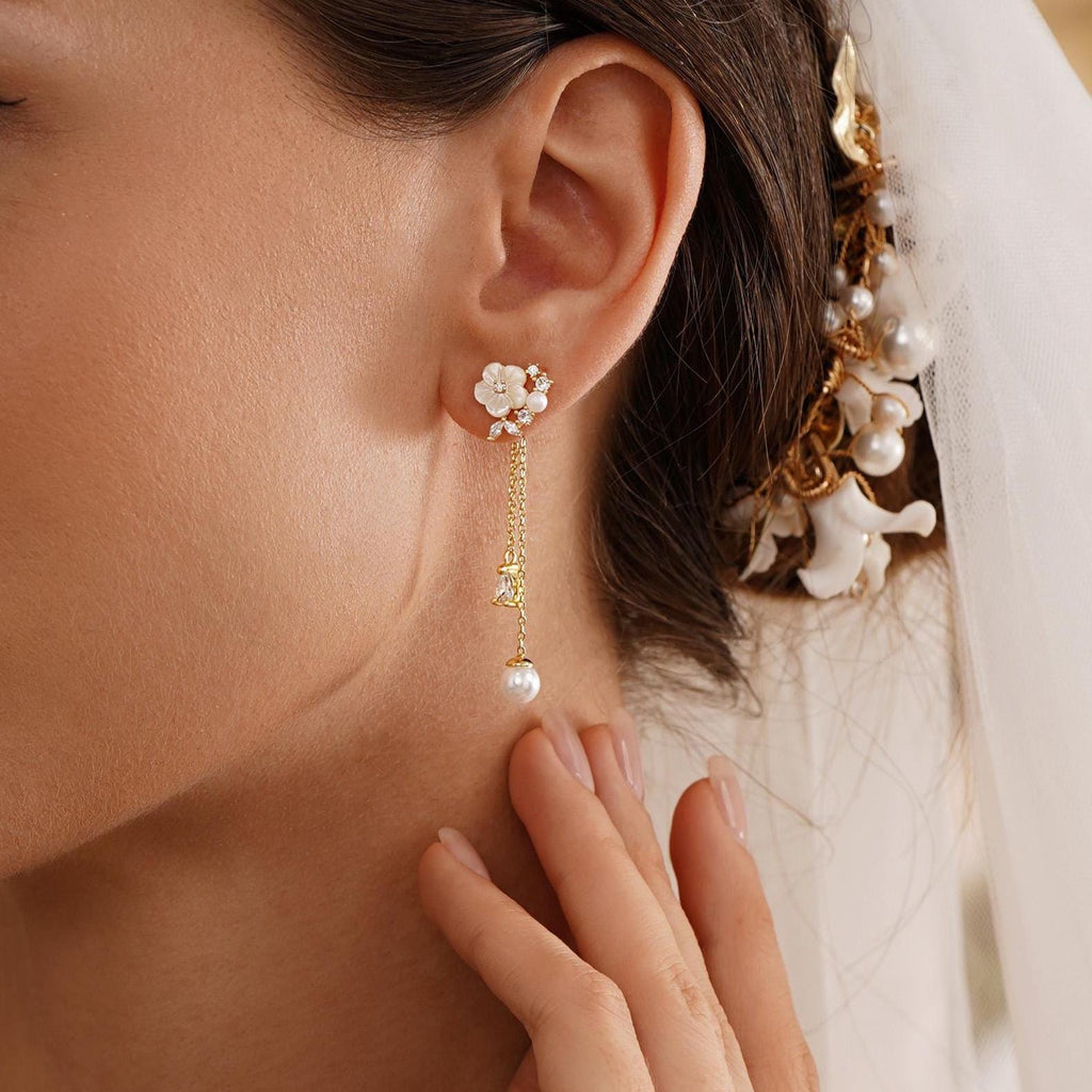 Minimalist Mother of Pearl Flower Earrings, Dangle Bridal Earrings, Pearl Drop Dangle Earrings, Wedding Jewelry, Bridesmaid Gift for Her
