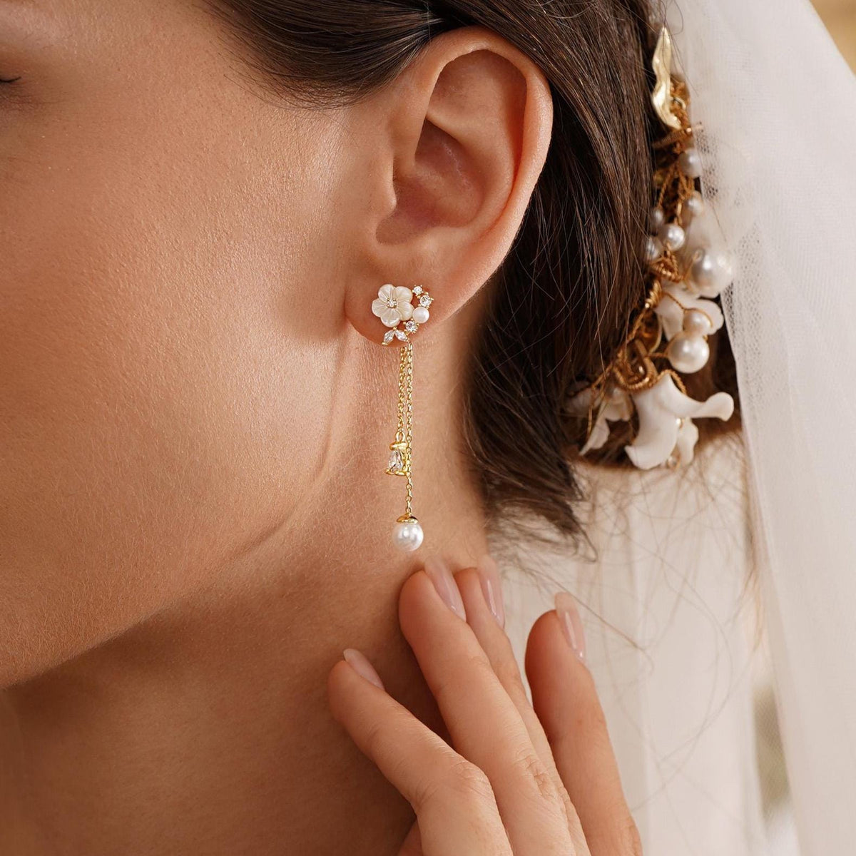 Minimalist Mother of Pearl Flower Earrings, Dangle Bridal Earrings, Pearl Drop Dangle Earrings, Wedding Jewelry, Bridesmaid Gift for Her