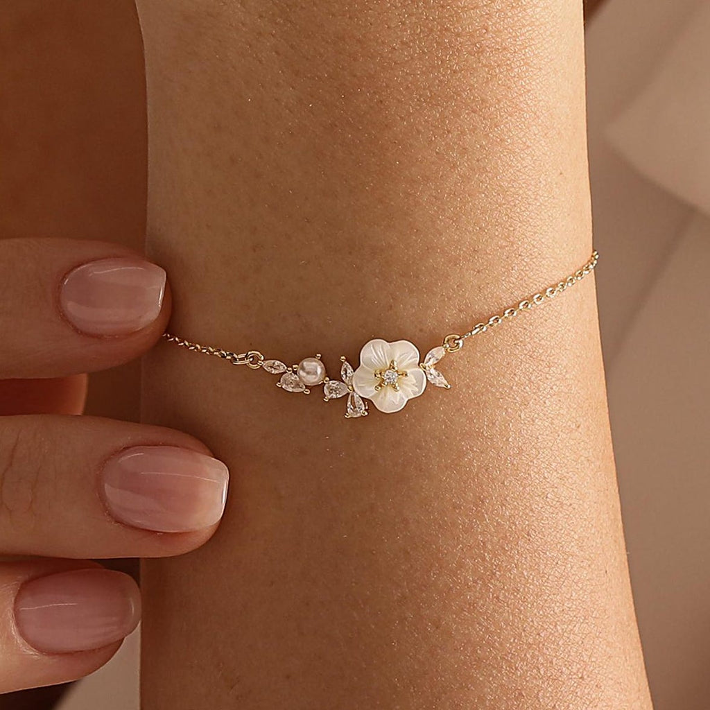 Minimalist Mother of Pearl Flower Bracelet, Diamond Leaf Bracelet, Dainty Bracelet, Bridal Jewelry, Wedding Gifts, Bridesmaid Gifts for Her