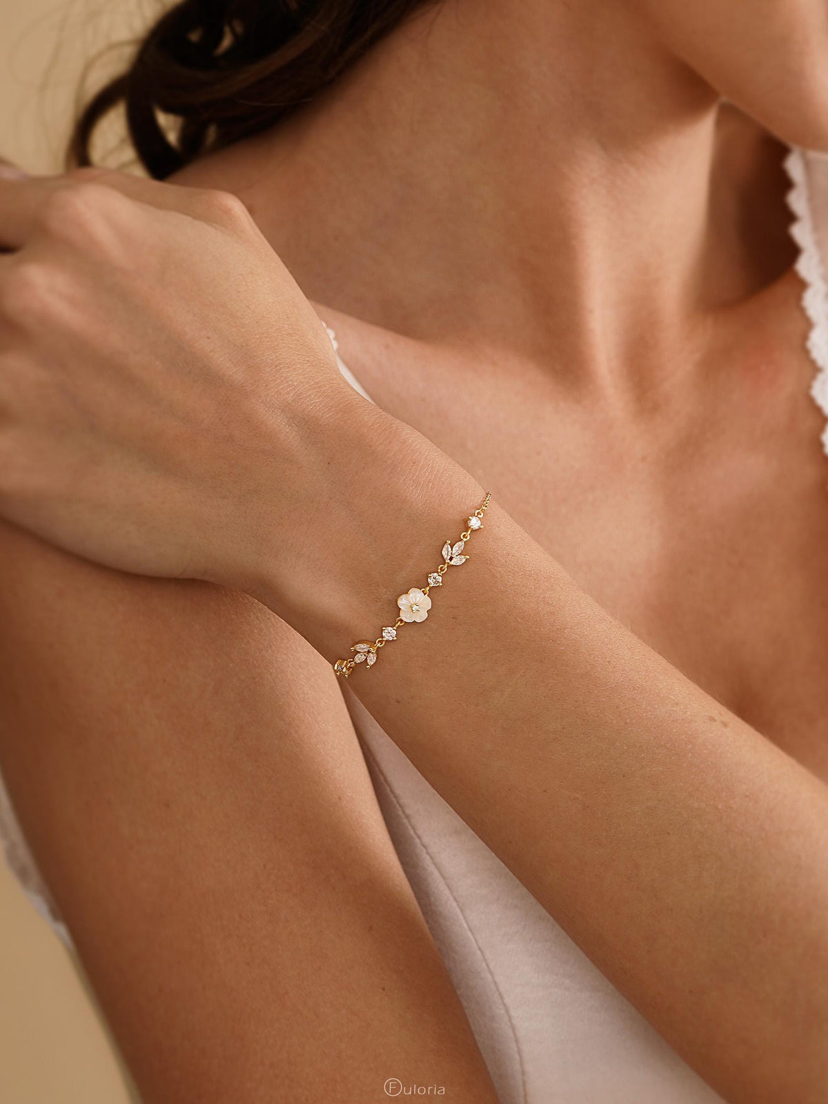 Dainty Flower Diamond Bracelet, Mother of Pearl Floral Bracelet, Crystal Leaf Bracelet, Wedding Bracelet, Bridesmaid Gifts, Birthday Gifts
