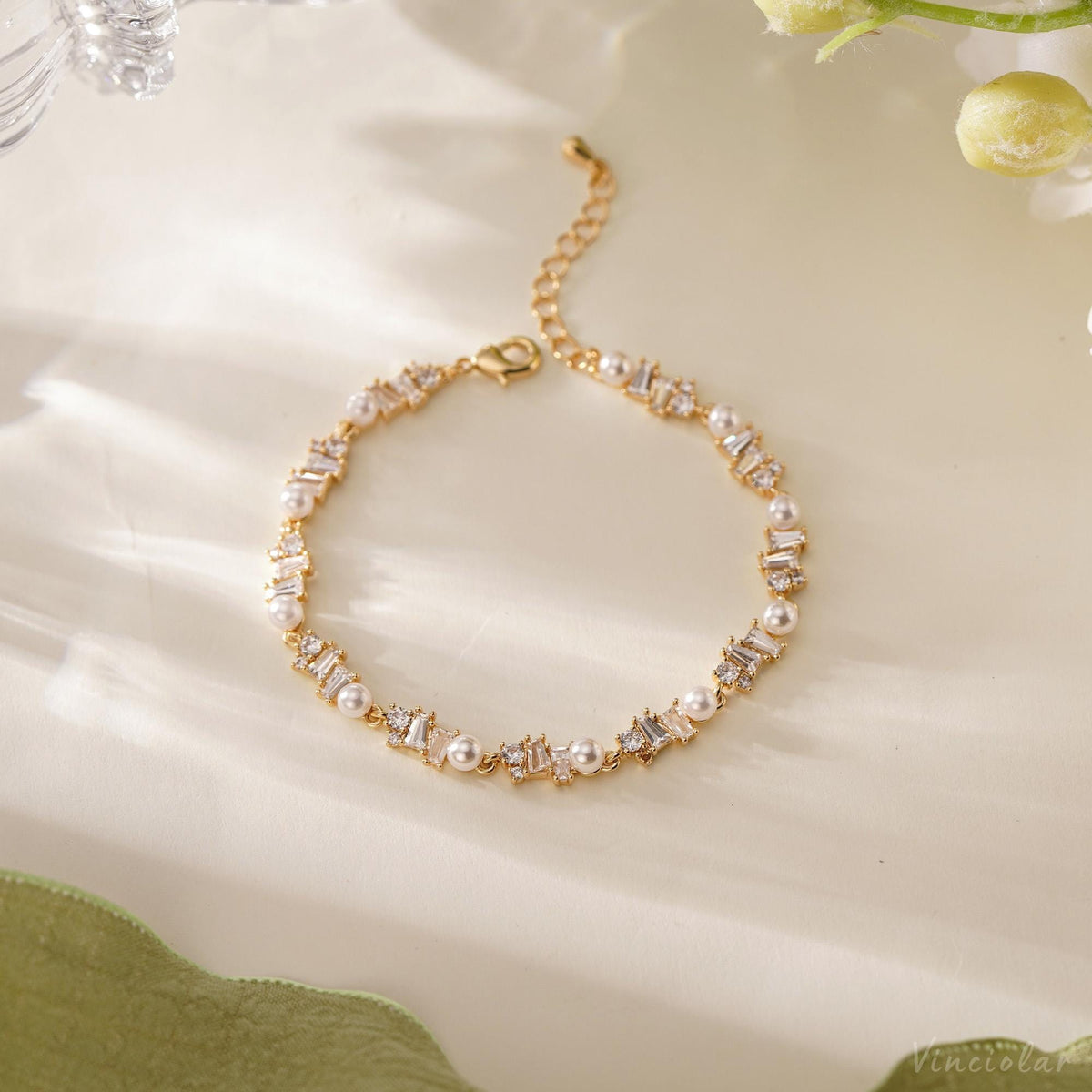 Minimalist Pearl Bracelet with Diamond, Dainty Crystal Pearl Bracelet, Gold Bracelet for Women, Bridal Bracelet, Bridesmaid Gift for Her