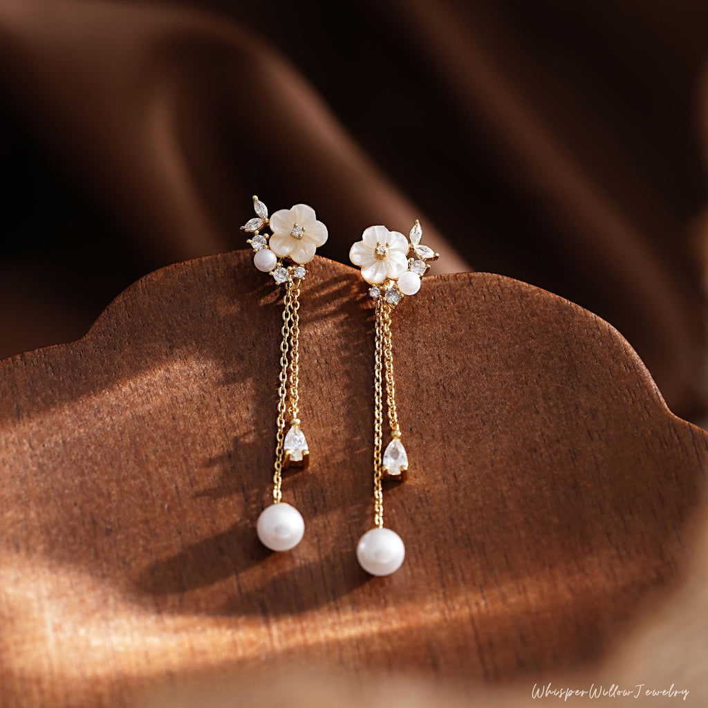 Minimalist Mother of Pearl Flower Earrings, Dangle Bridal Earrings, Pearl Drop Dangle Earrings, Wedding Jewelry, Bridesmaid Gift for Her