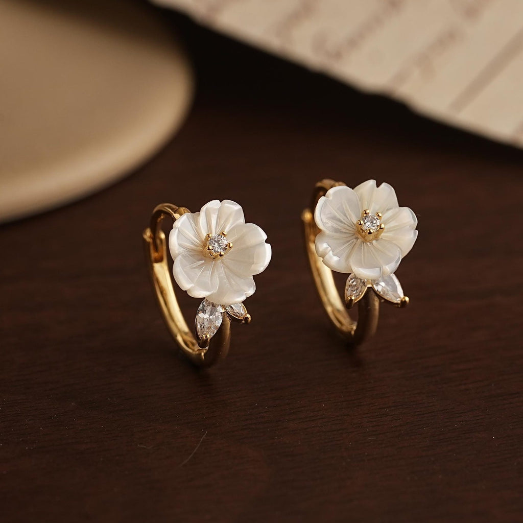 Mother of Pearl Flower Hoop Earrings,Dainty Floral Pearl Hoop Earrings,Gold Huggie Earrings,Bridal Earrings,Engagement Gifts,Bridesmaid Gift