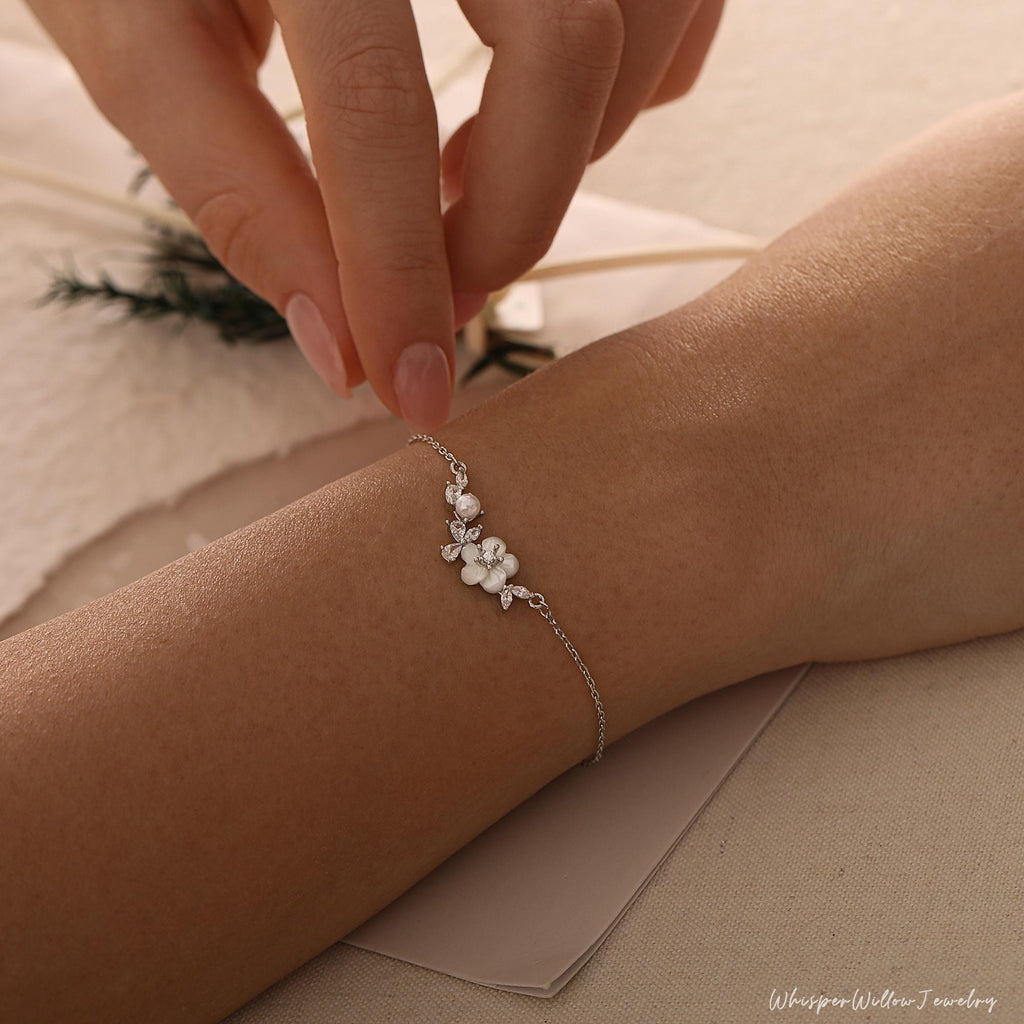 Minimalist Mother of Pearl Flower Bracelet, Diamond Leaf Bracelet, Dainty Bracelet, Bridal Jewelry, Wedding Gifts, Bridesmaid Gifts for Her